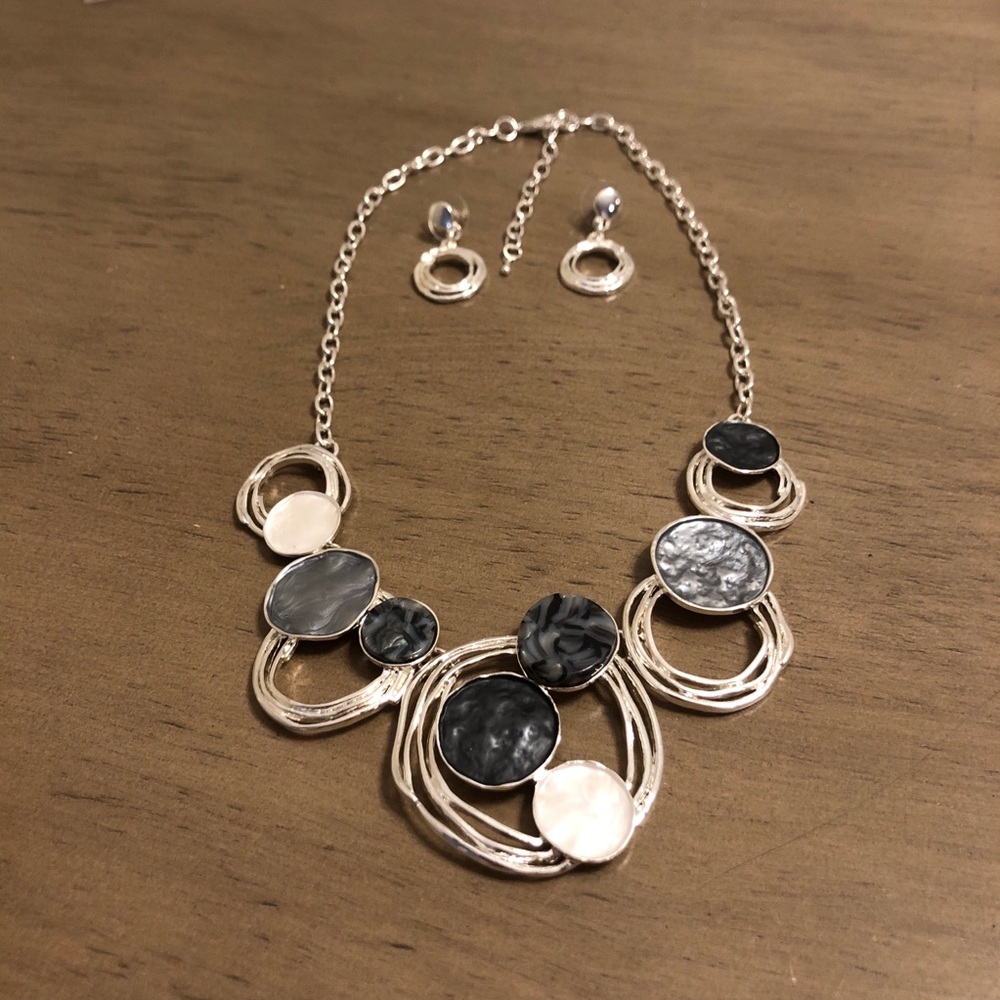 Silver Tone Gray and Black Necklace and Earrings Set Costume Jewelry